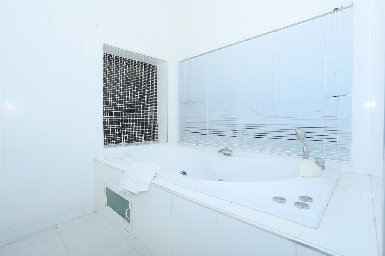 Seaview Villa Patong 芭东海景3卧别墅 5分钟到江西冷 4Bdr Pool Buitenkant foto